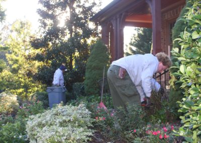 cleaning out flower beds cumming ga